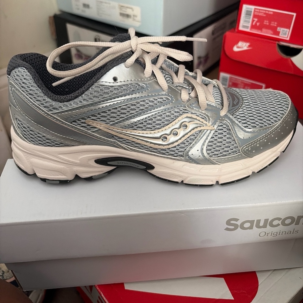Saucony Women's Silver and Cream Mesh Running Shoe